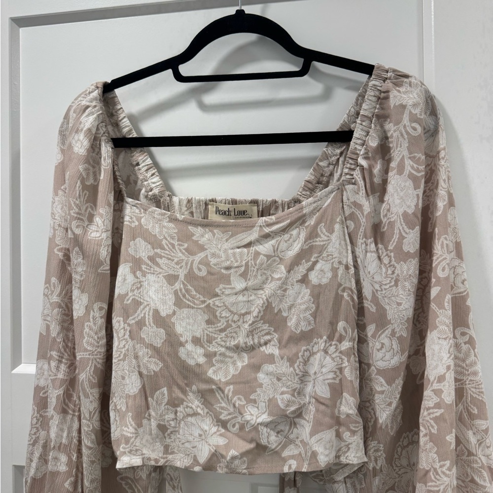 Blush Pink Floral Open back Cropped long sleeve size M NWT - Picture 2 of 3